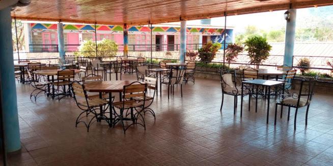 Miryams Village Inn Safari Lodge Sultan Hamud Exterior photo