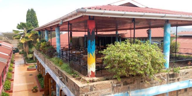 Miryams Village Inn Safari Lodge Sultan Hamud Exterior photo
